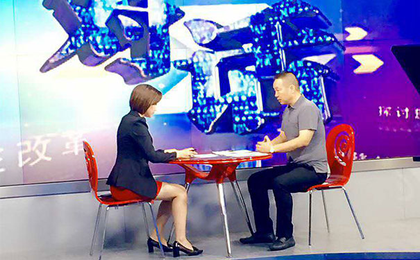 鄂州市金剛石工具行業(yè)協(xié)會(huì)會(huì)長龍其準(zhǔn)先生參加鄂州電視臺(tái)“對話”節(jié)目 鄂州市金剛石工具行業(yè)協(xié)會(huì)會(huì)長龍其準(zhǔn)先生參加鄂州電視臺(tái)“對話”節(jié)目