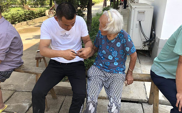 愛(ài)滿福利院，湖北昌利員工端午節(jié)前送溫暖