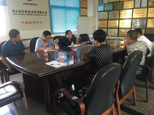 市經(jīng)信委領(lǐng)導(dǎo)來(lái)湖北昌利公司座談，調(diào)研金剛石工具產(chǎn)業(yè)發(fā)展情況