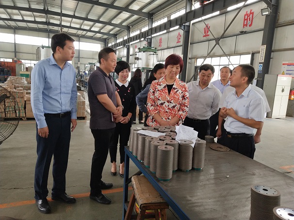 省人大常委會(huì)常務(wù)副主任、黨組書記王玲一行來湖北昌利公司視察