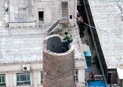 煙囪人工拆除施工防護(hù)搭設(shè)構(gòu)造：