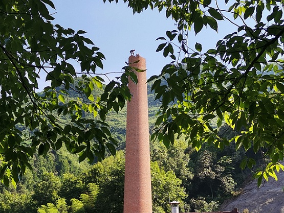 煙囪拆除工程中的危險因素有哪些？