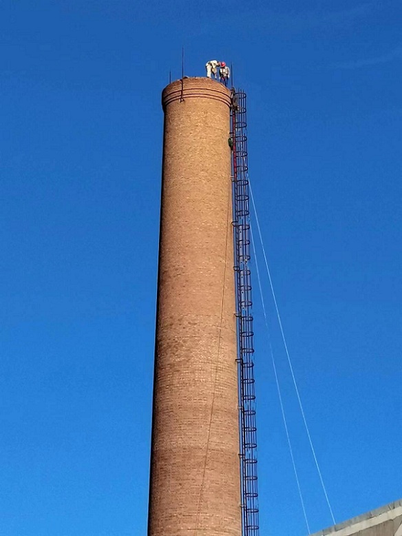 龍口煙囪拆除公司在高溫天氣如何保證拆除安全？