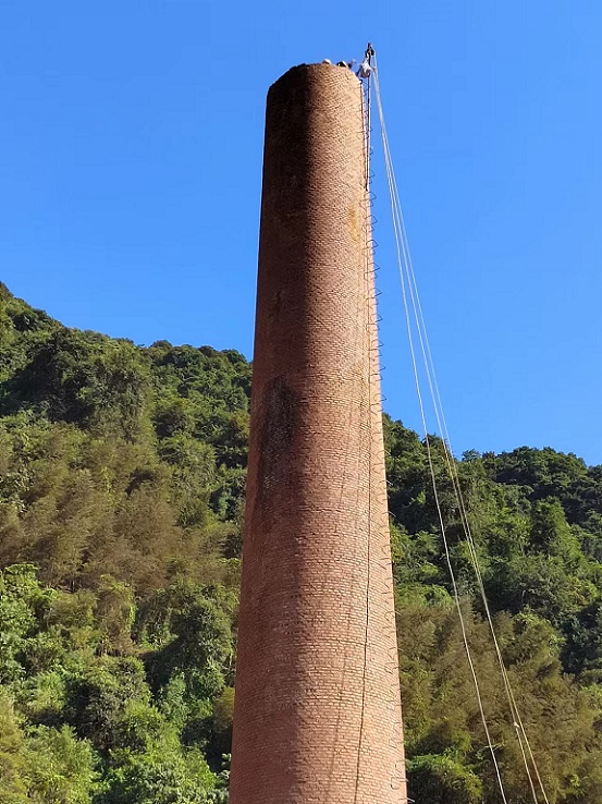 煙囪拆除公司:引領(lǐng)更加環(huán)保,高效的新拆除方式