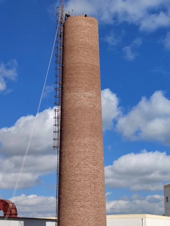 煙囪拆除公司:專業(yè)服務(wù),高超技術(shù)