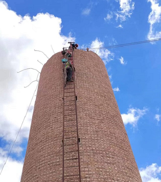 煙囪拆除:技術(shù)領(lǐng)先,服務(wù)至上,為環(huán)保貢獻力量