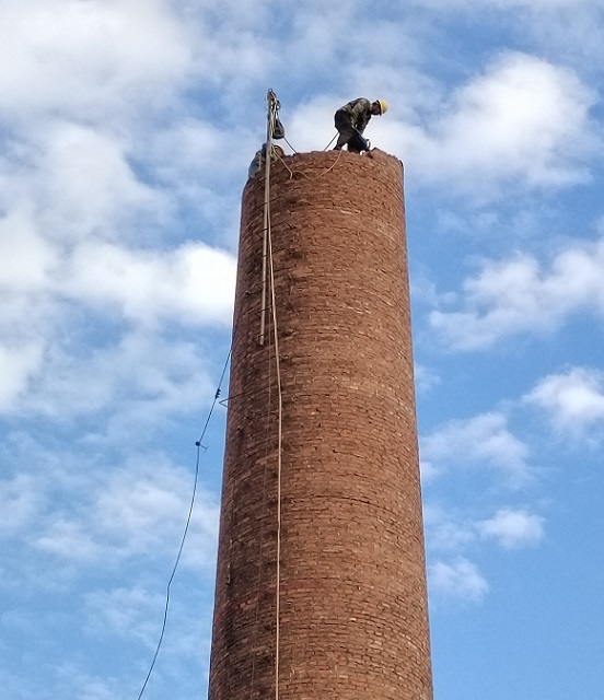 煙囪拆除公司:專業(yè)技藝,讓拆除變得更安全環(huán)保