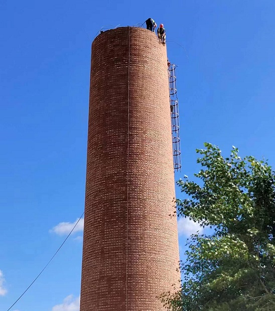 煙囪拆除:請(qǐng)務(wù)必注意以下這幾點(diǎn):專(zhuān)業(yè)指導(dǎo),安全為先