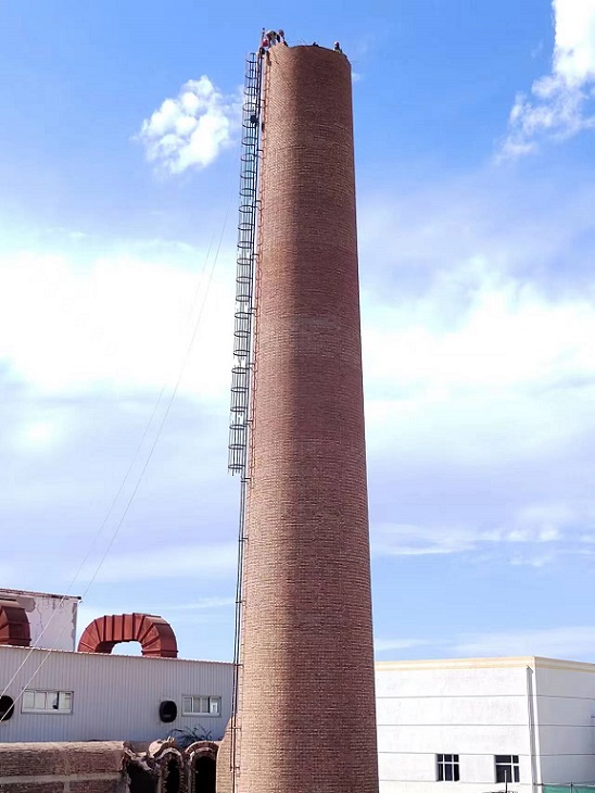 煙囪拆除公司的安全綠色拆除之道,守護(hù)藍(lán)天