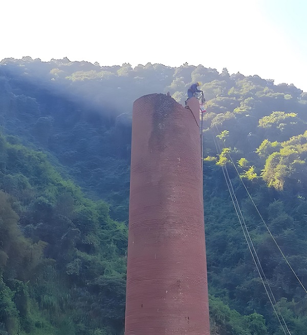煙囪拆除的幾種常見方式：技術(shù)、安全與環(huán)保的博弈