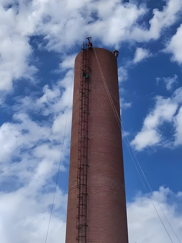 煙囪拆除的幾種常見方式及其專業(yè)解析