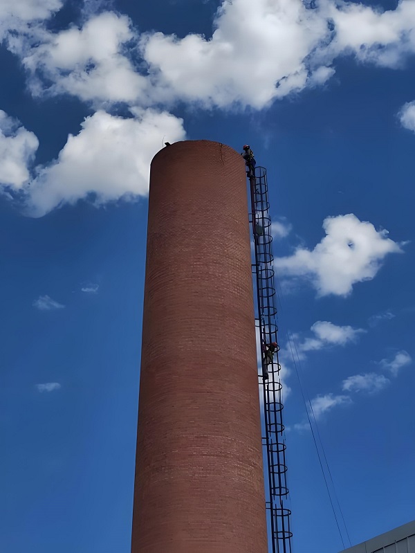 煙囪拆除：專(zhuān)業(yè)方案一站式解決，安全無(wú)憂！